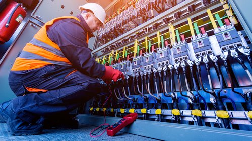 Umschulung zum/zur Industrieelektriker:in