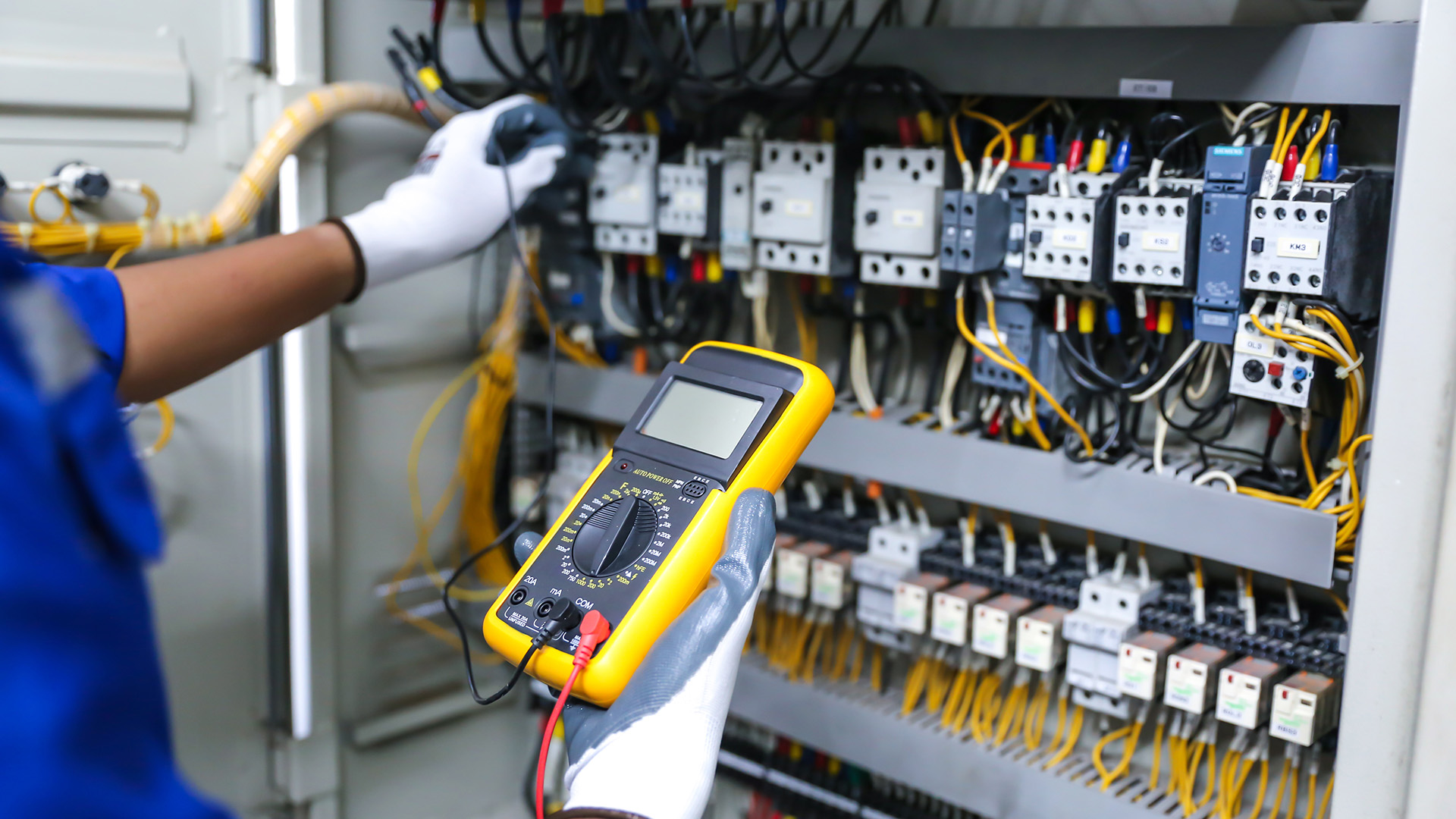Alles Wissenswerte zum Beruf Elektroniker:in