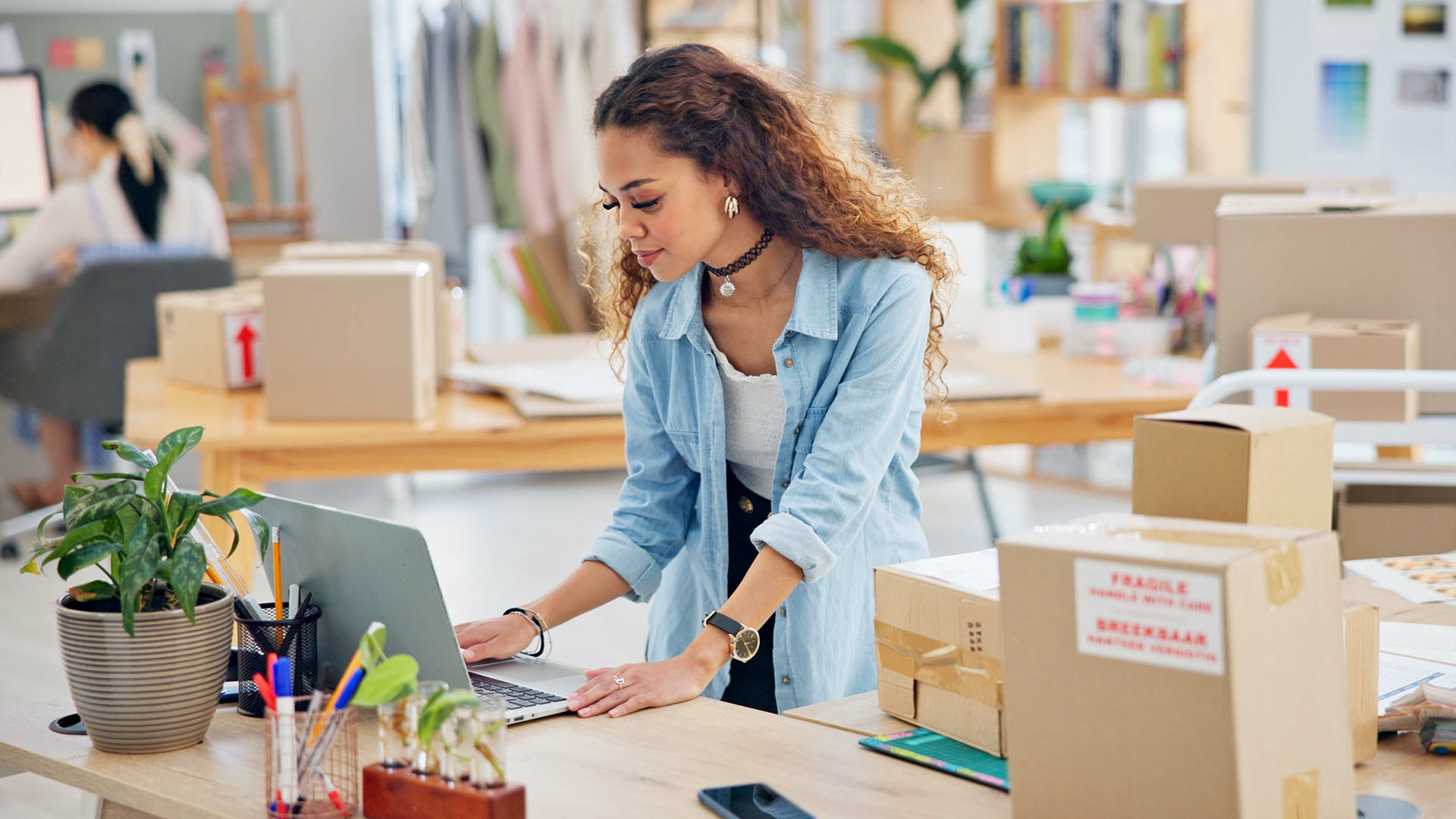 Alles Wissenswerte zum Beruf Kaufmann:frau im E-Commerce